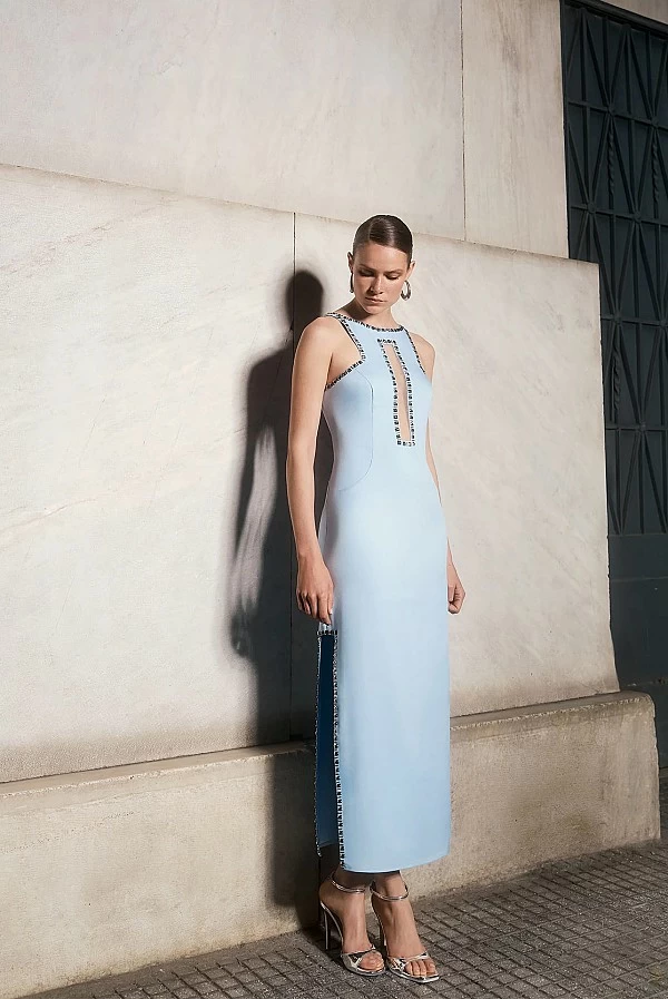 Vestido Largo Azul Claro con Tachas Plata