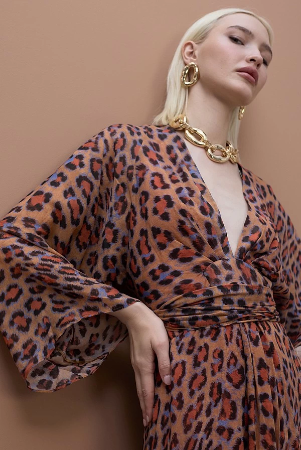 Vestido Largo con Estampado Animal y Cinturón