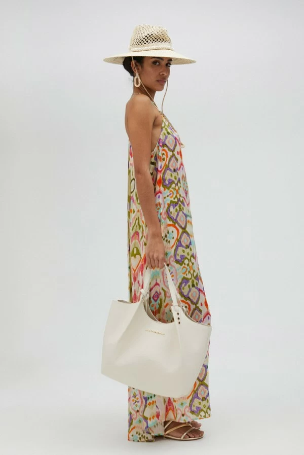 Vestido largo con estampado étnico y pedrería