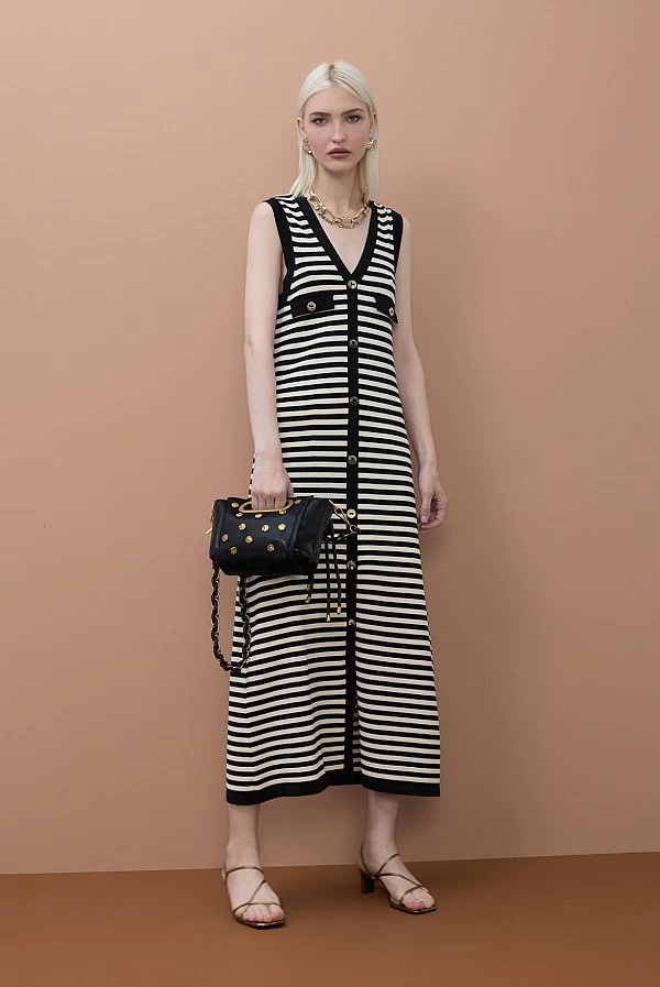 Vestido Largo de Tricot con Rayas y Botones Dorados