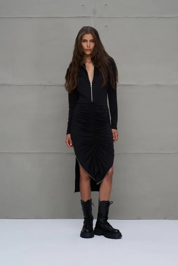 Vestido Largo Negro Drapeado con Cremallera – VDR Via de la Rose