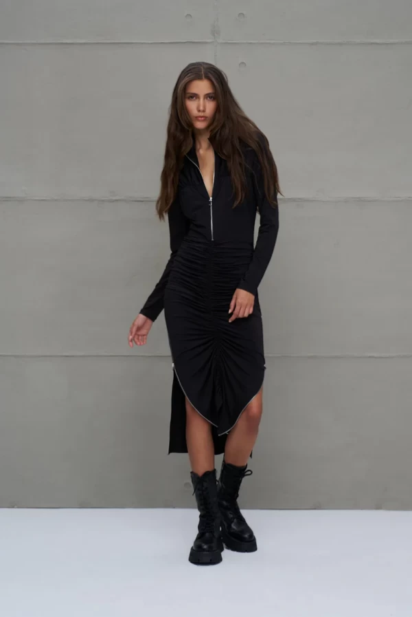 Vestido Largo Negro Drapeado con Cremallera – VDR Via de la Rose