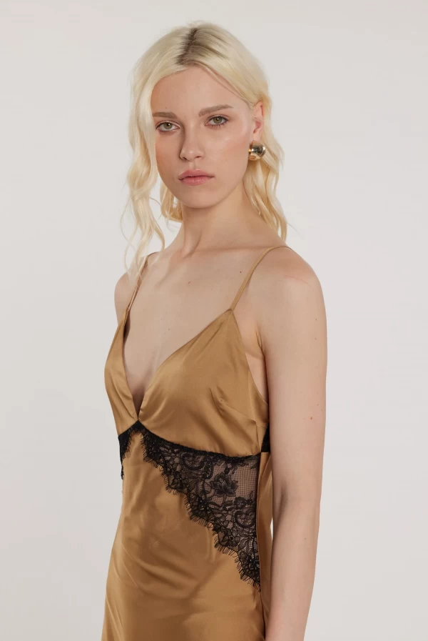 Vestido largo sin mangas KEIRA con inserciones de encaje y abertura