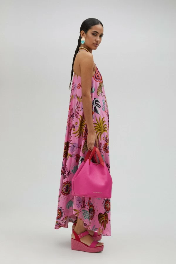 Vestido largo tropical con escote en pico y pedrería lola casademunt