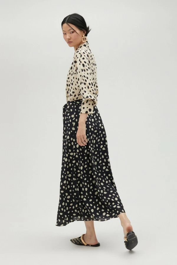 Vestido midi camisero con estampado bicolor de topos lola casademunt