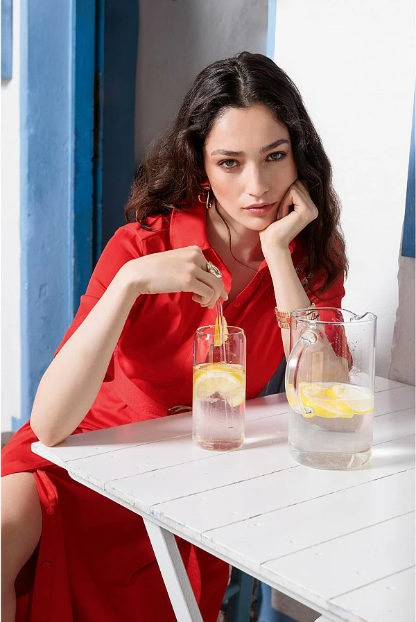 Vestido Midi con Falda Evasé y Cinturón Ajustable