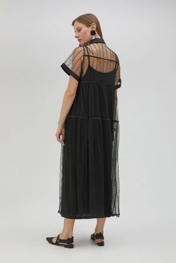 Vestido midi de tul negro en dos piezas con cuello camisero lola casademunt