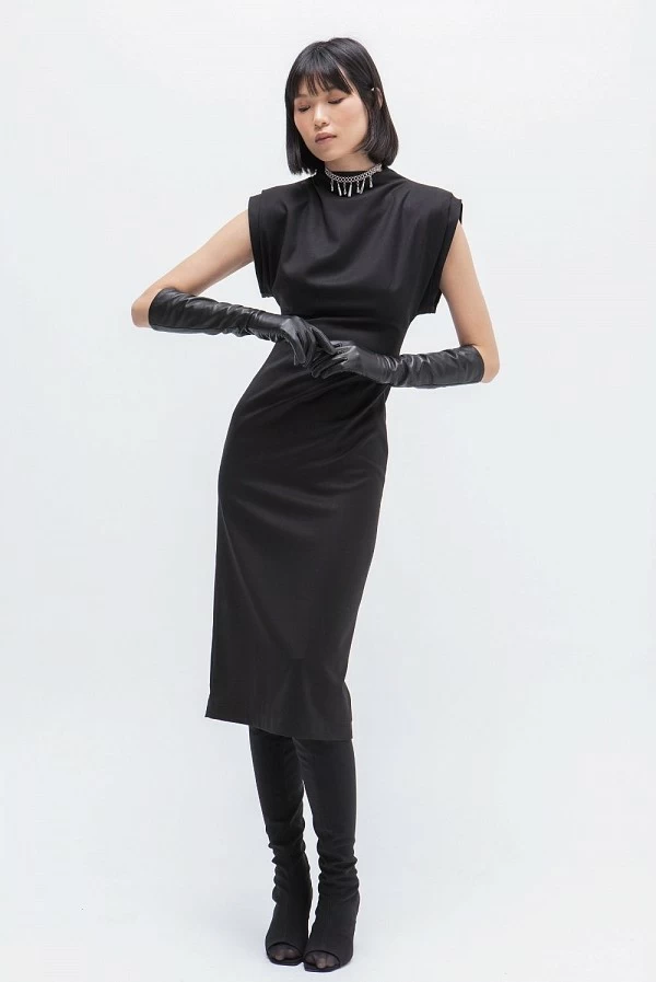 vestido midi negro hombreras vanz masavi