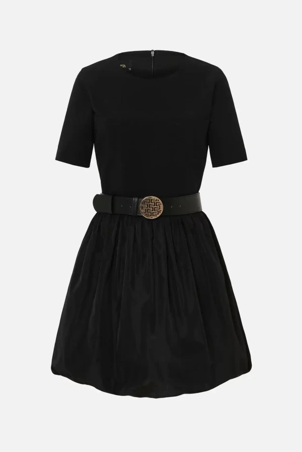 vestido negro con falda globo de Scripta