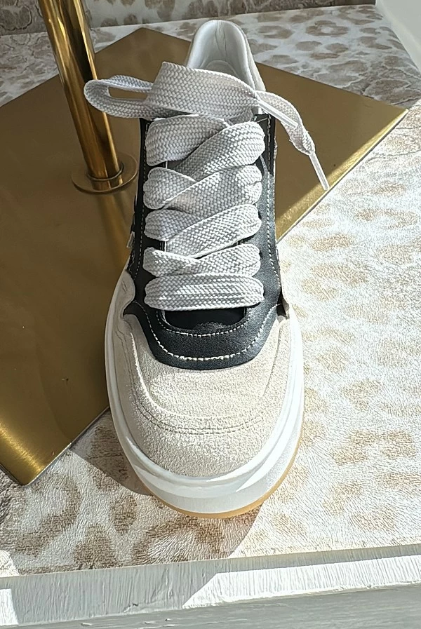 Zapatilla  Nemonic negro y gris con detalle en strass